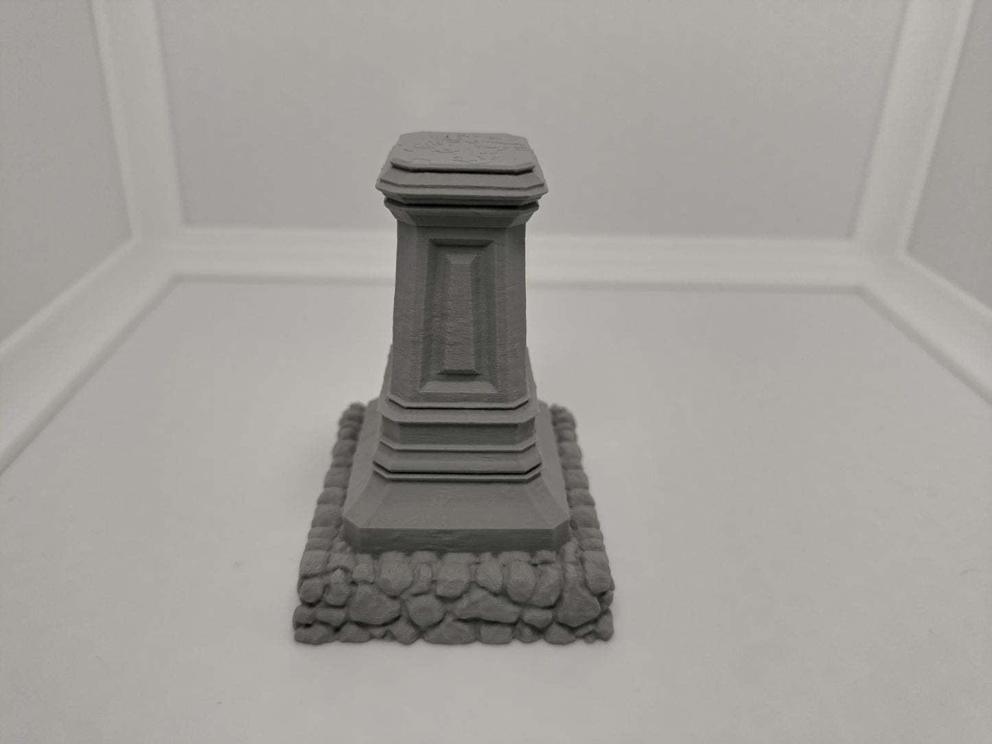 Stone pillar / pedestal miniature for tabletop games | 3D printed | scatter terrain