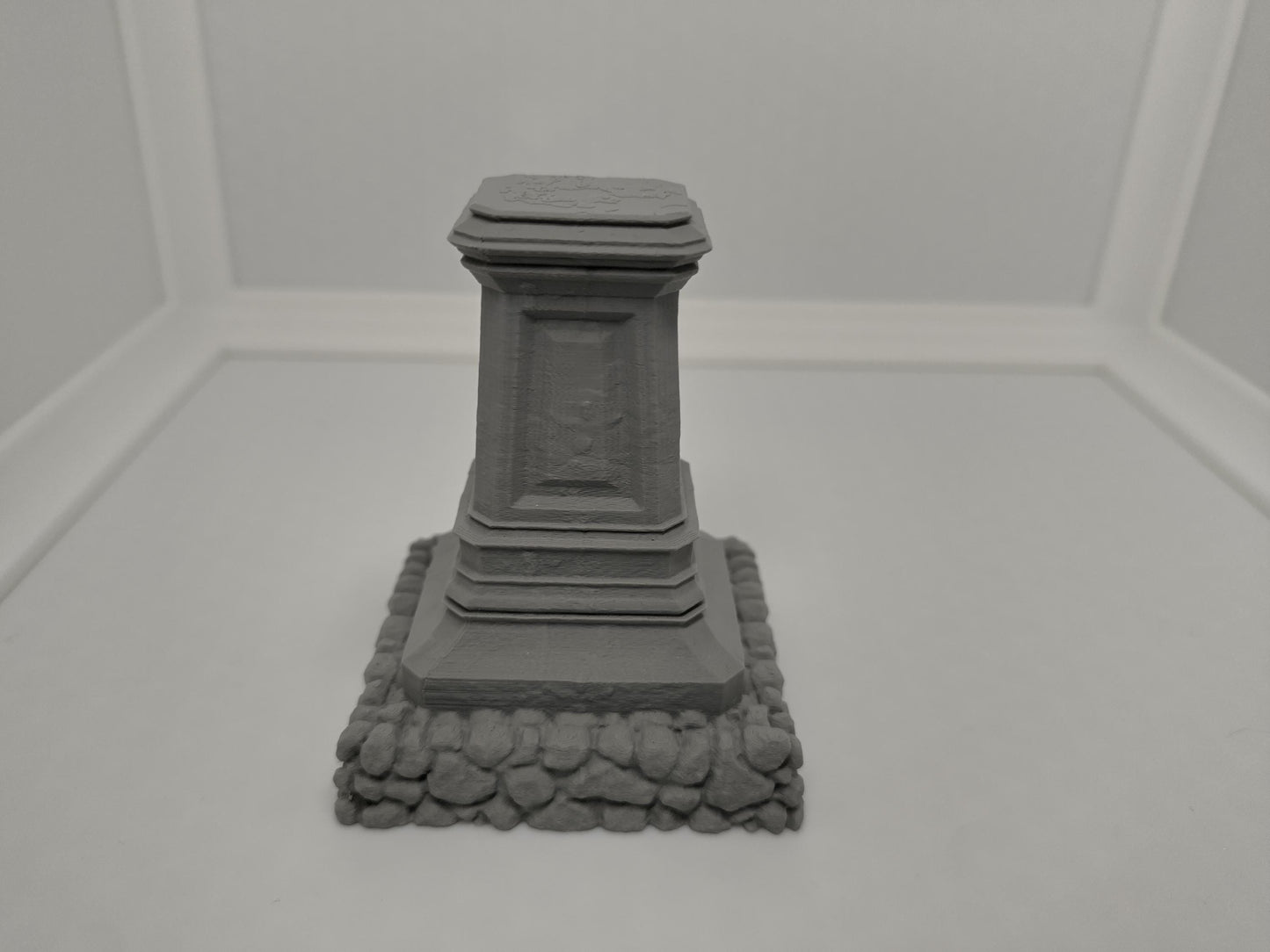 Stone pillar / pedestal miniature for tabletop games | 3D printed | scatter terrain