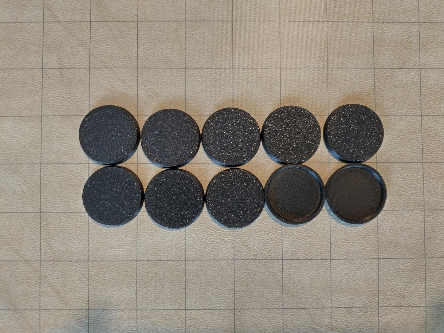 Round bases 25mm to 160mm for wargame and RPG miniatures