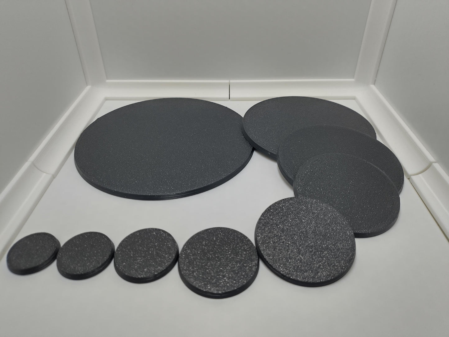 Round bases 25mm to 160mm for wargame and RPG miniatures