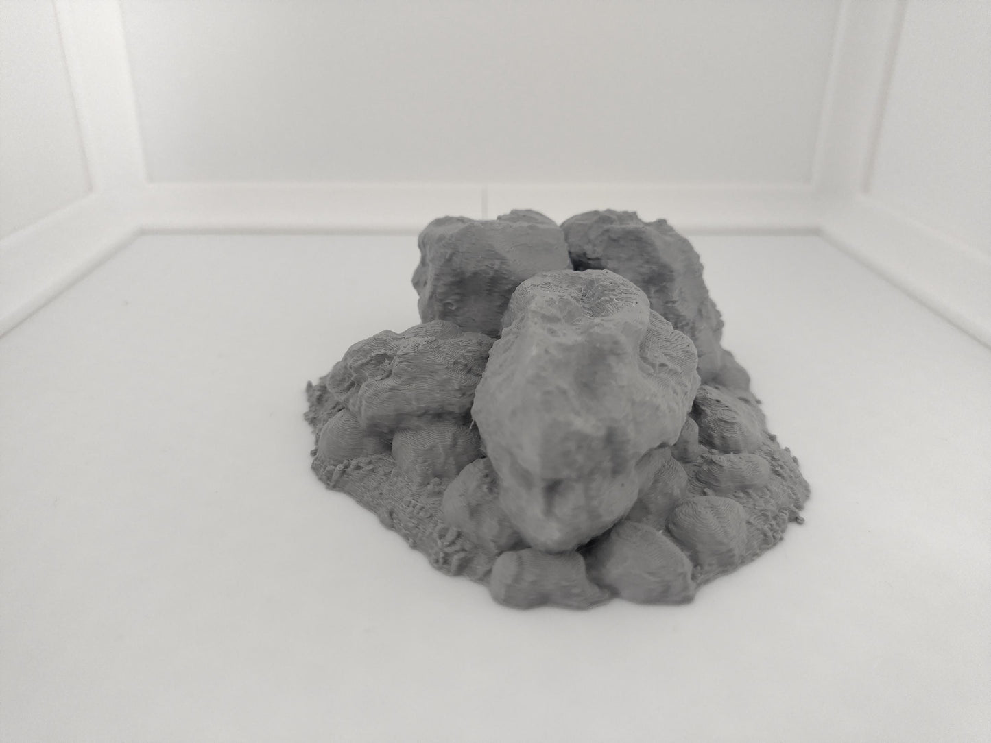 Rock formations wargaming terrain pack with 3 pieces for 28mm scale. 3D printed