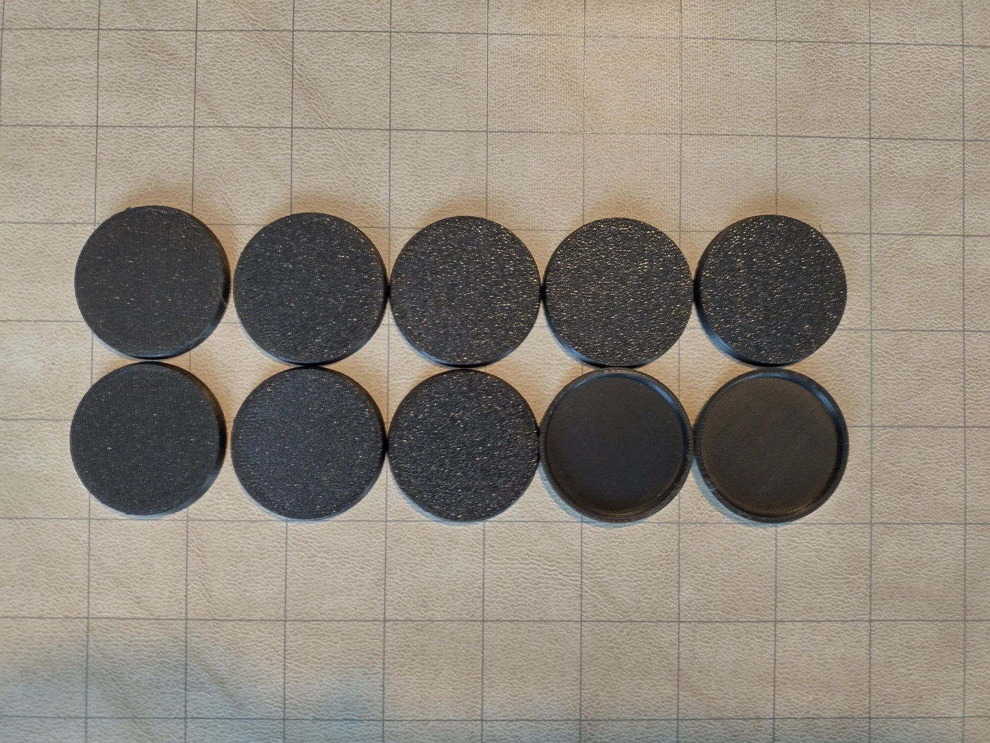 Round bases 25mm to 160mm for wargame and RPG miniatures