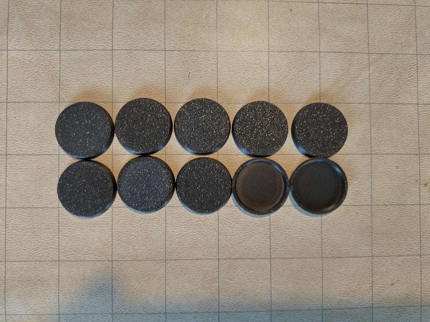 Round bases 25mm to 160mm for wargame and RPG miniatures