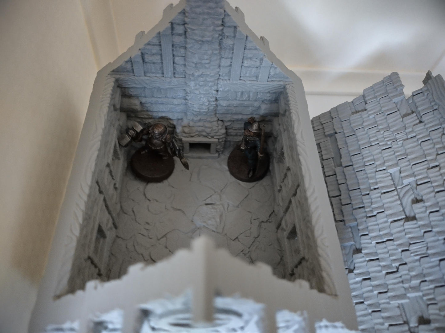 3D printed medieval house for 28mm & 32mm scale with playable interior | terrain | house 1 of the small village set