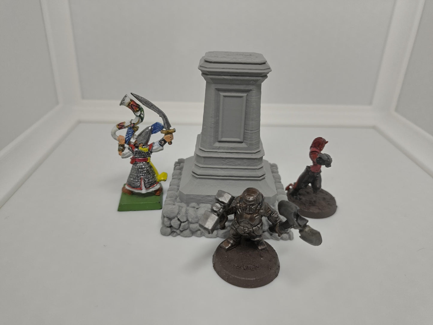 Stone pillar / pedestal miniature for tabletop games | 3D printed | scatter terrain