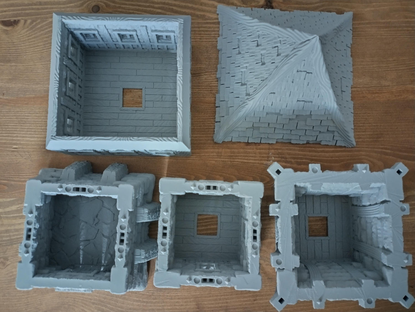Medieval tower house for 28mm scale with playable interior | 3D printed terrain | magnetisable | house 3 of the small village set