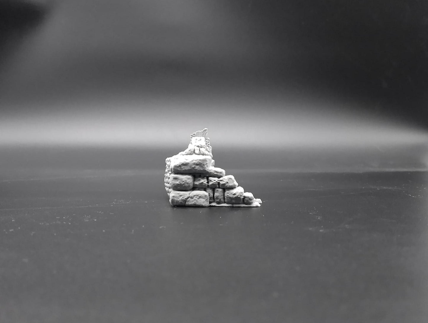 Ruined wall of a house for miniature games 3D printed | 28mm | scatter terrain