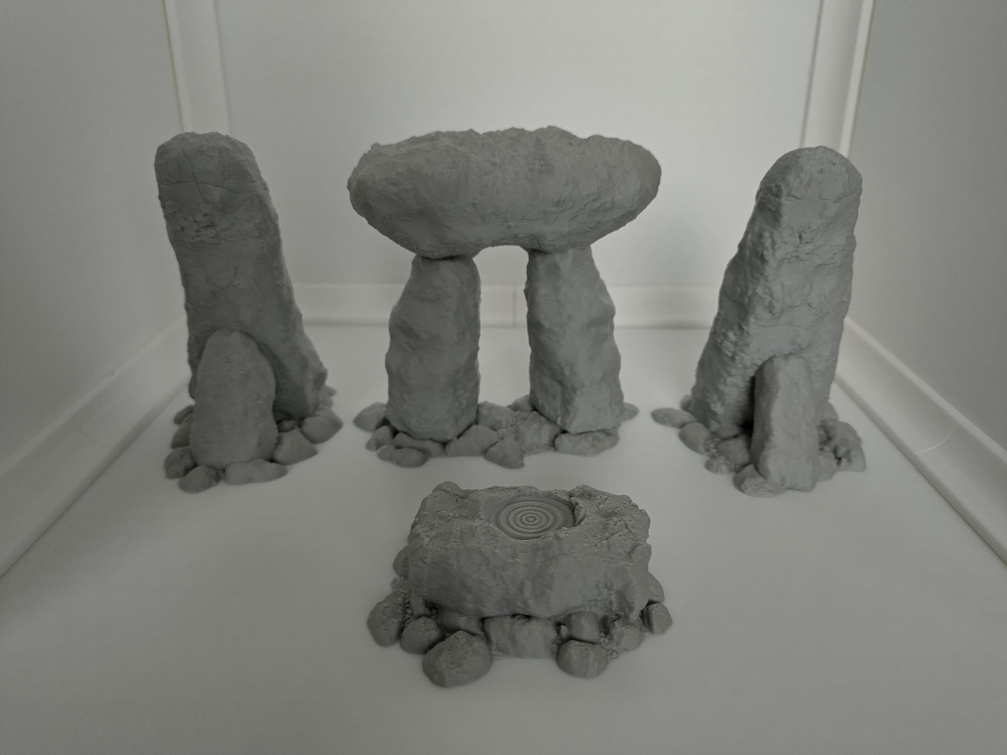 Menhirs, dolmen and altar | Druidic stone 28mm terrain for fantasy wargaming and rpgs