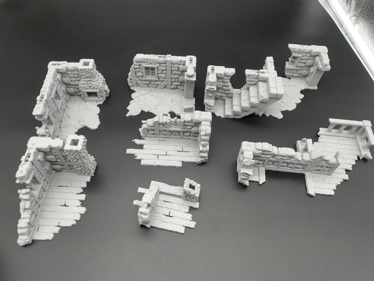 Ruined multi level house for 28mm scale with playable interior | 3D printed terrain | magnetisable | house 2 of the ruined village set
