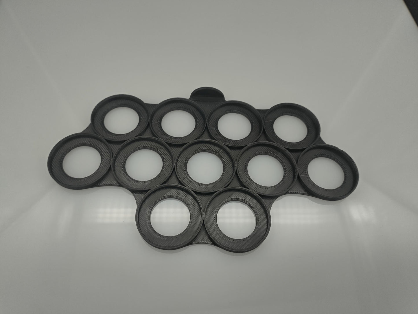 Movement tray for 28mm round bases with 11 slots for tabletop games