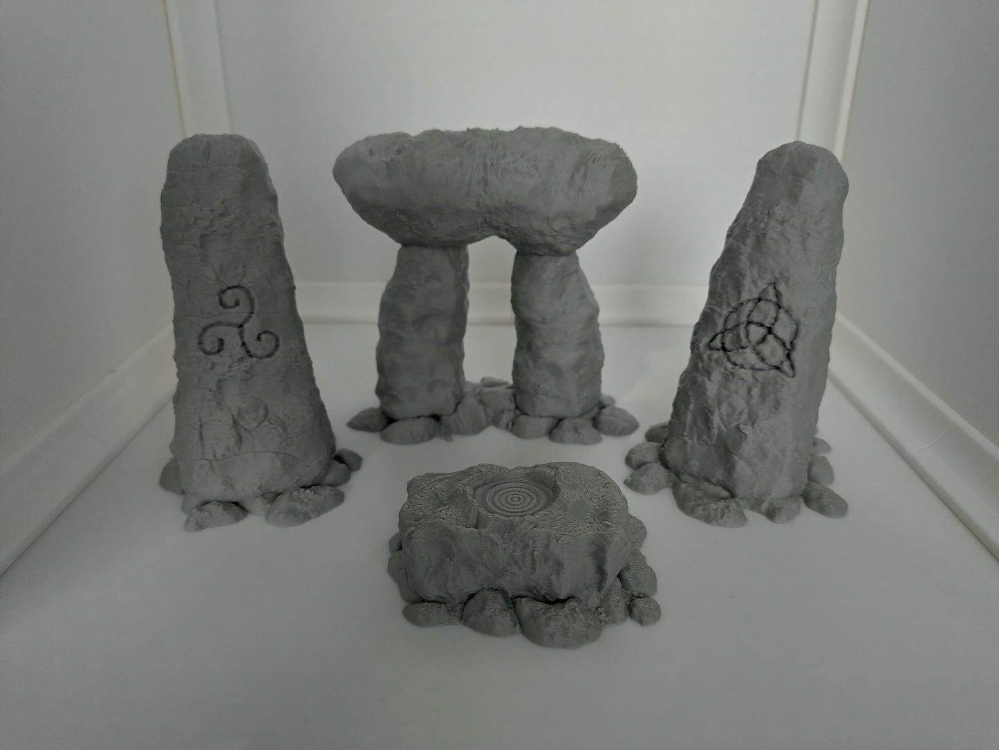 Menhirs, dolmen and altar | Druidic stone 28mm terrain for fantasy wargaming and rpgs