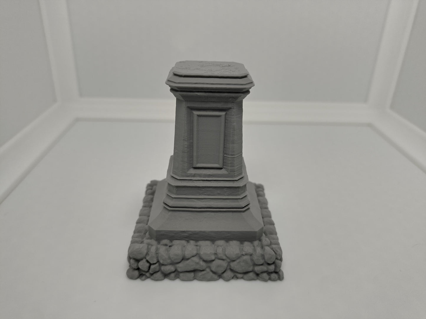 Stone pillar / pedestal miniature for tabletop games | 3D printed | scatter terrain