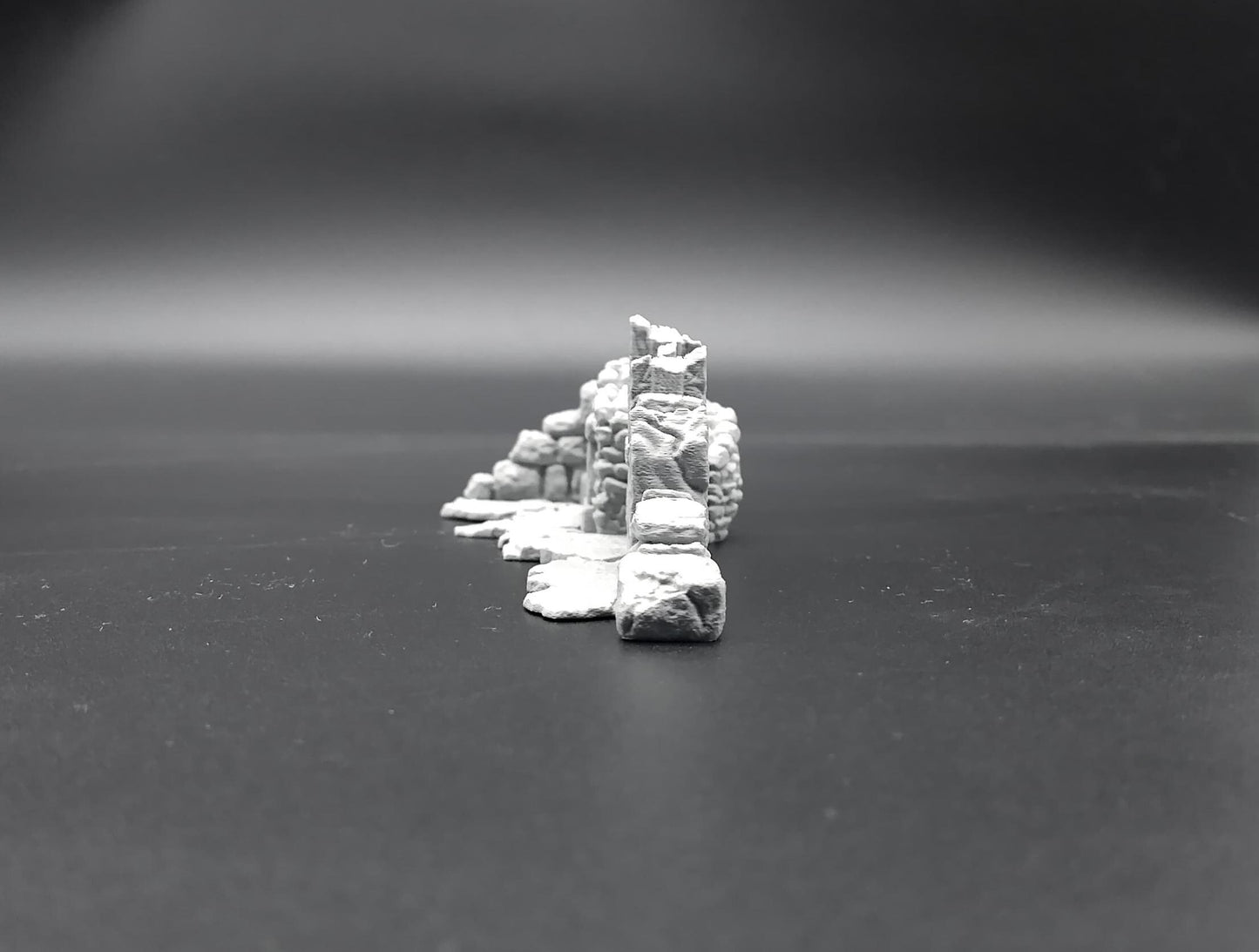 Ruined wall of a house for miniature games 3D printed | 28mm | scatter terrain
