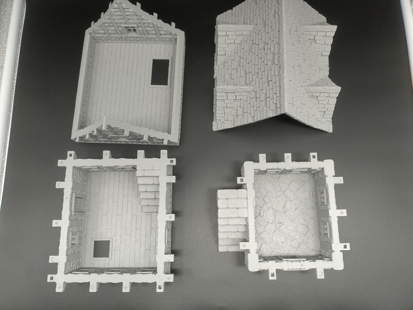 Large medieval house terrain for 28mm tabletop gaming - 3 playable floors with magnetizable design | house 5 of the small village set