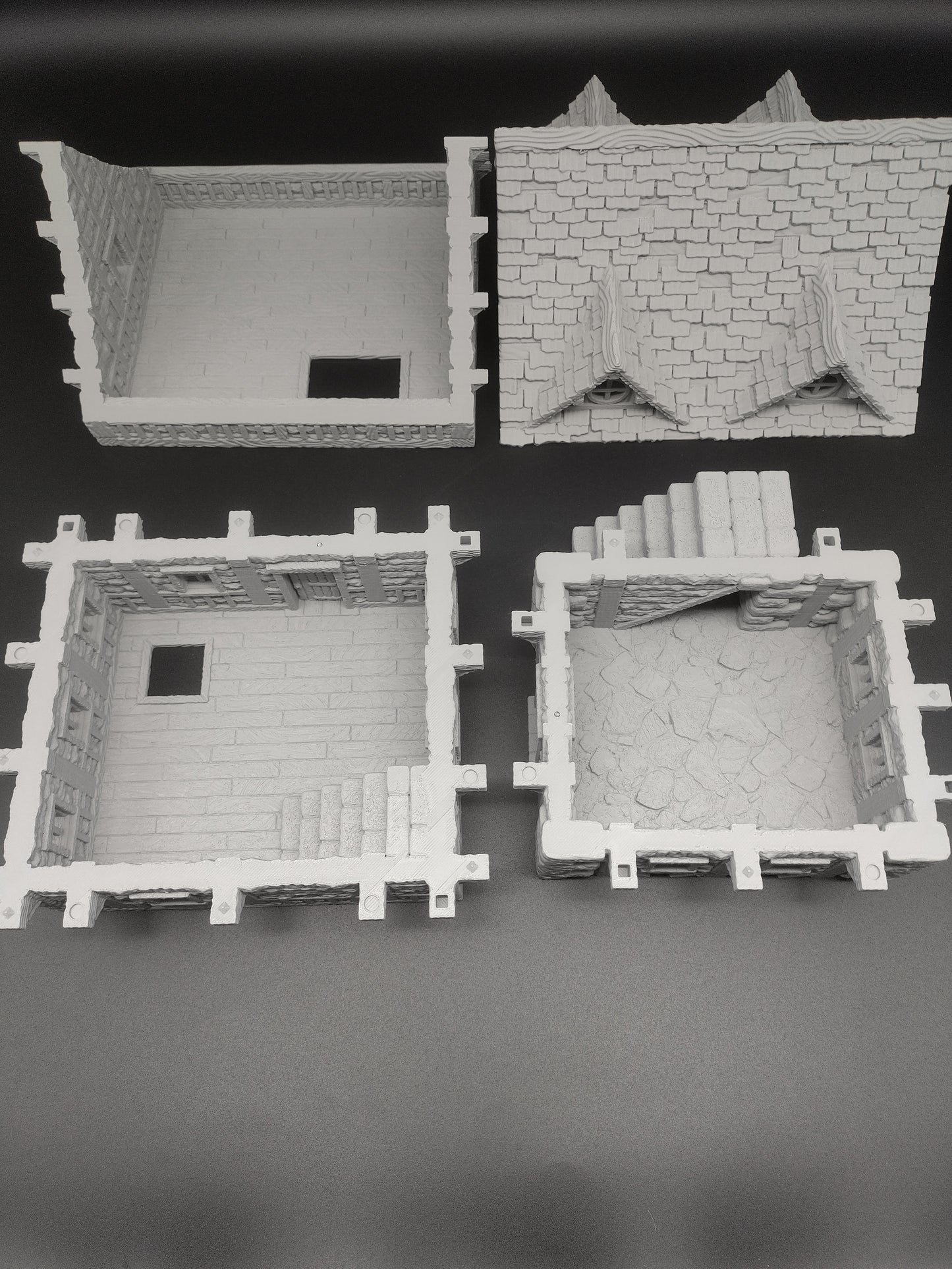 Large medieval house terrain for 28mm tabletop gaming - 3 playable floors with magnetizable design | house 5 of the small village set