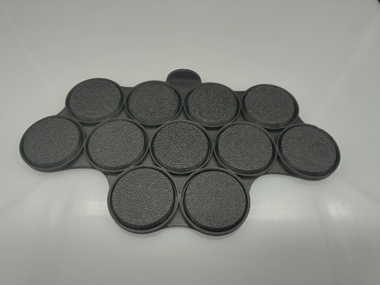 Movement tray for 28mm round bases with 11 slots for tabletop games