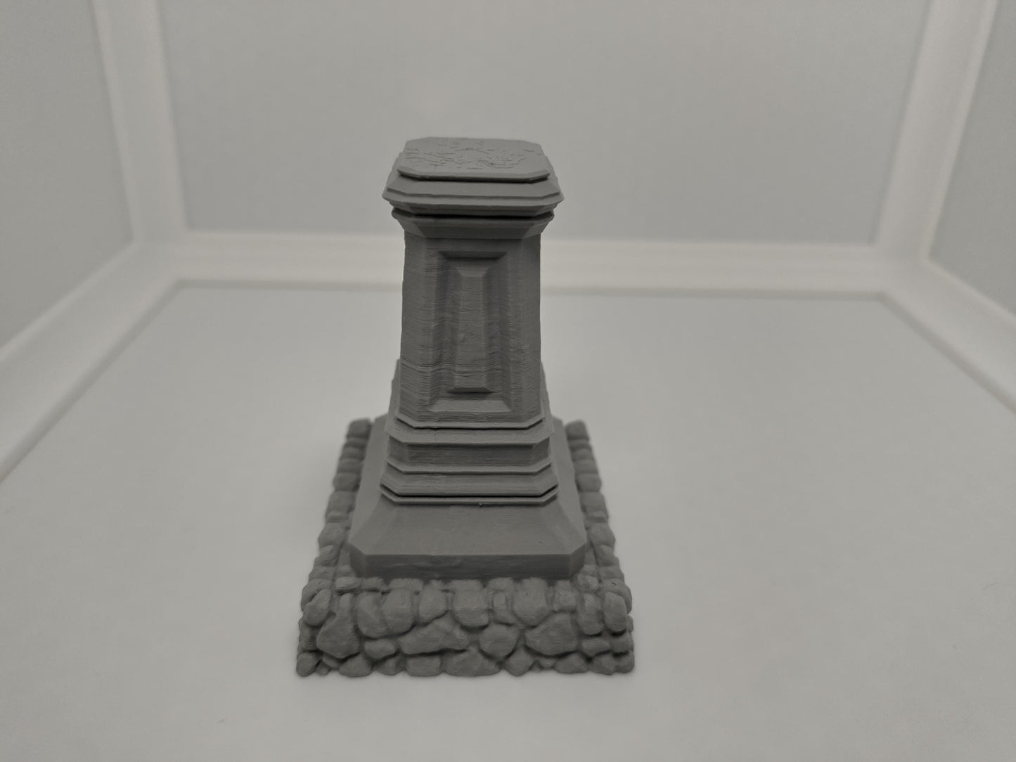 Stone pillar / pedestal miniature for tabletop games | 3D printed | scatter terrain